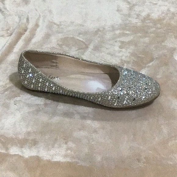 Shoes - Picture 3 of 4